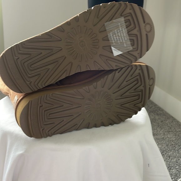 Ugg classic tall boot - Picture 5 of 6